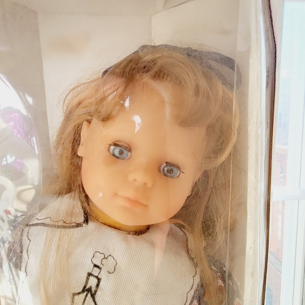 Never been open, Rare Vintage 20" Doll - Picture 3 of 10